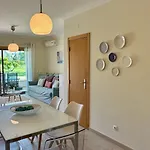 White By Check-in Portugal 度假居 *